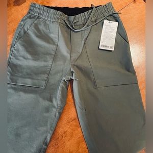Lululemon Bowline Utility tech Grey Sage L